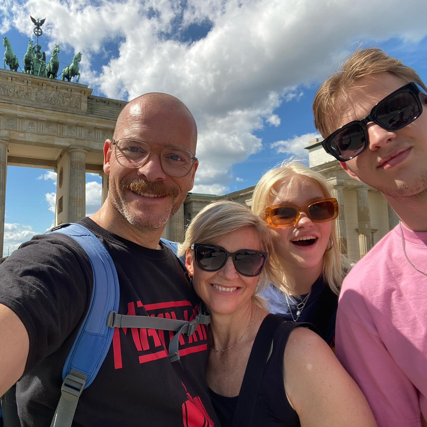 #besttimeoftheyear #holiday #meandmycrew #grüßeausberlin