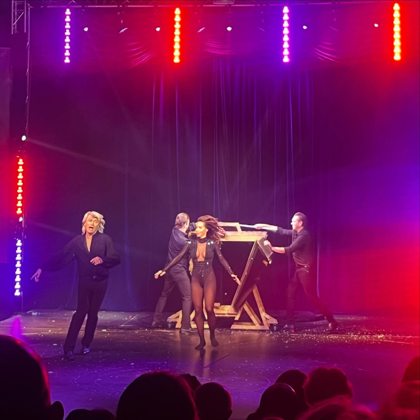 Hans Klok & friends @hansklokandfriendstour @hansklokillusions #meandmycrew #superleuk #topavond